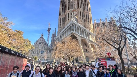 Les élèves du collège parcourent Barcelone : Une journée mémorable à la Sagrada (...)