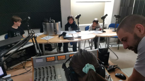 Atelier Podcast à Fréquence Mistral pour le club journal !