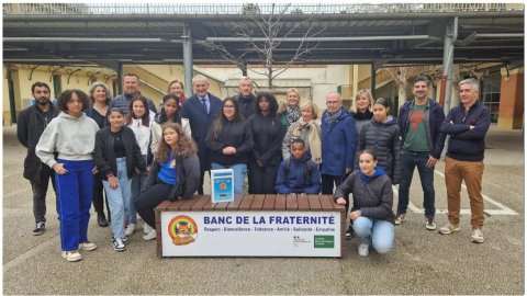 Le collège de Pont-de-Vivaux a inauguré son « banc de la fraternité »