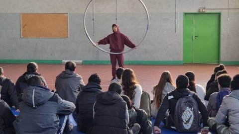 « La Pointe du compas » : un spectacle circassien s'est joué au lycée